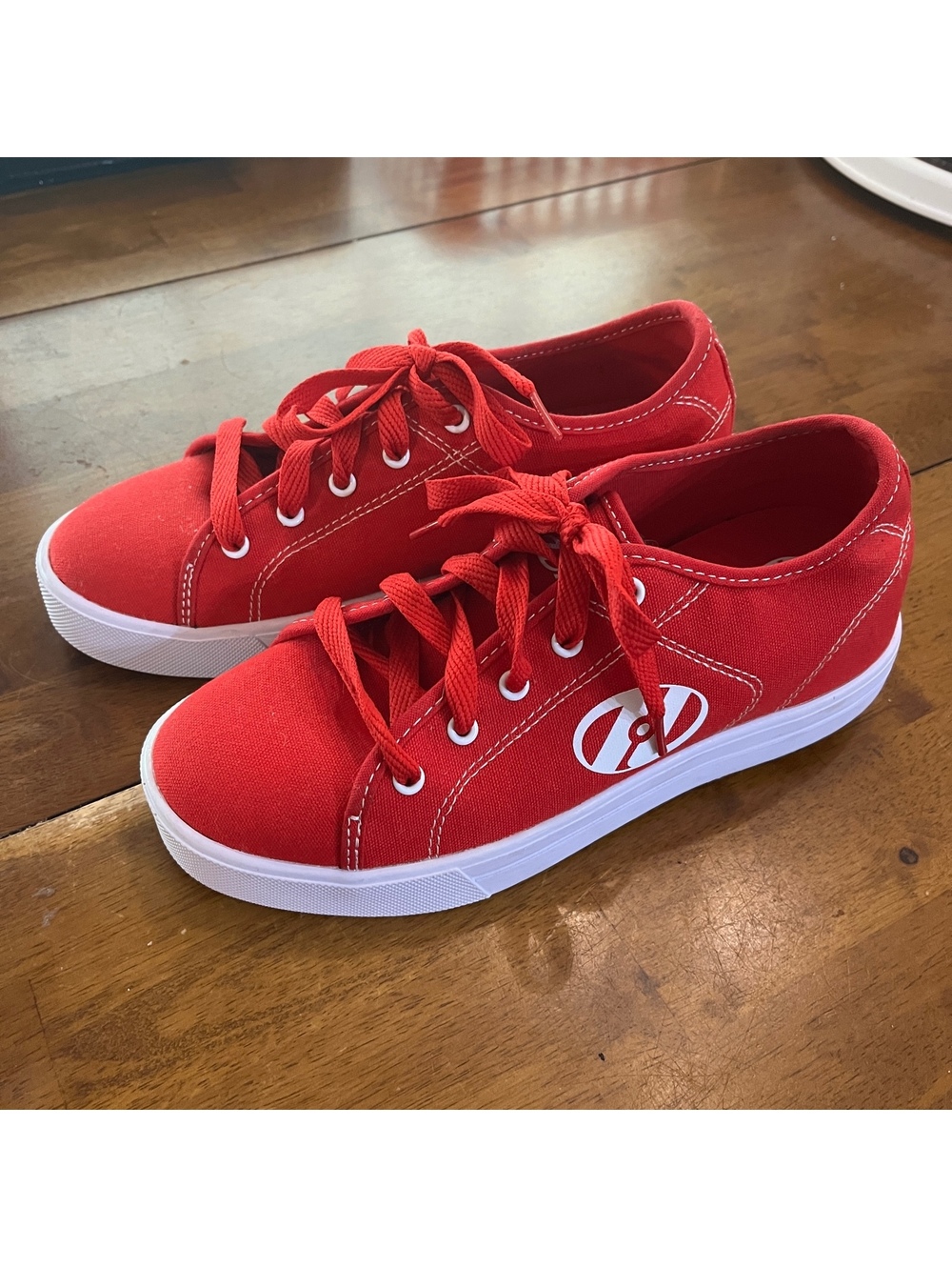 Heelys Pro 20 Red White Canvas Wheeled Shoes Sneakers Size 6 HES10456